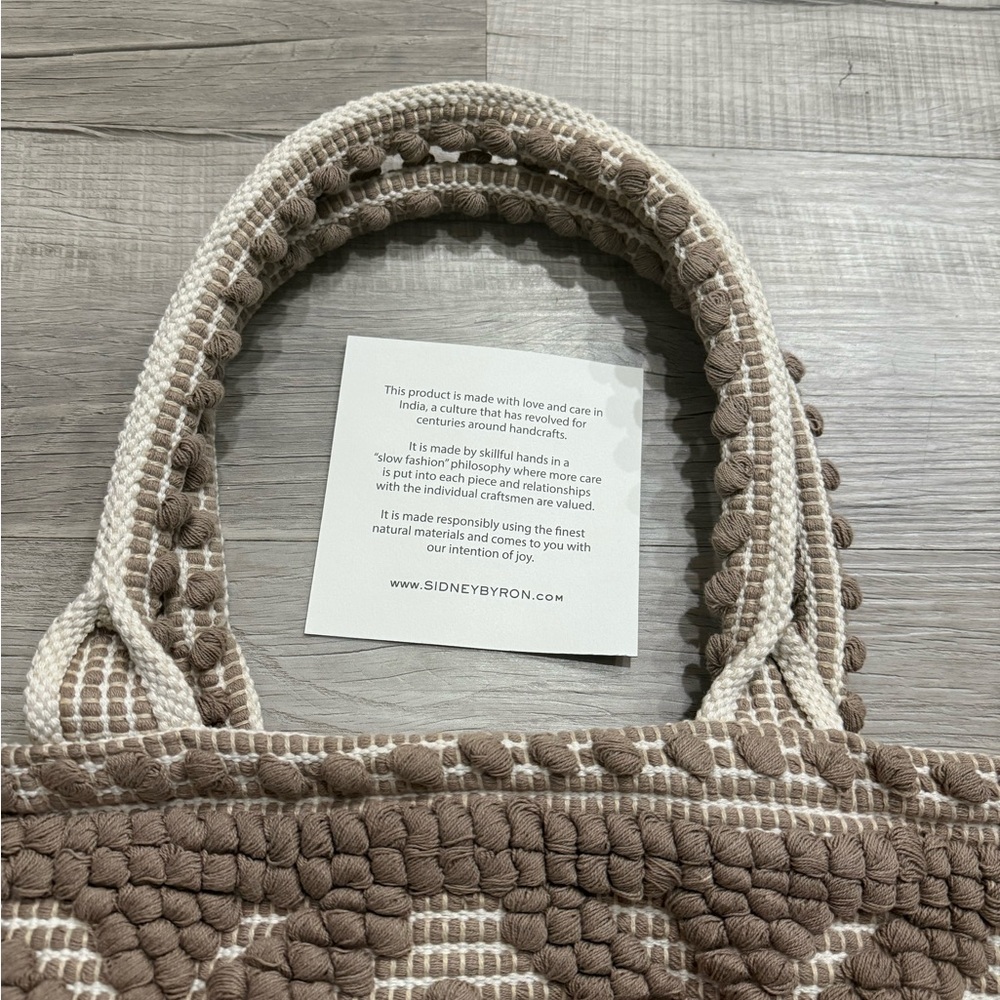 Braided Diamond Pattern Tote Bag in Taupe and Cream - Picture 4 of 8